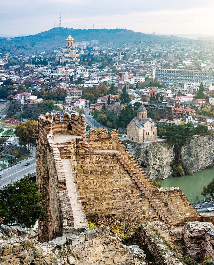 Башня крепости и вид на Тбилиси. Нарикала