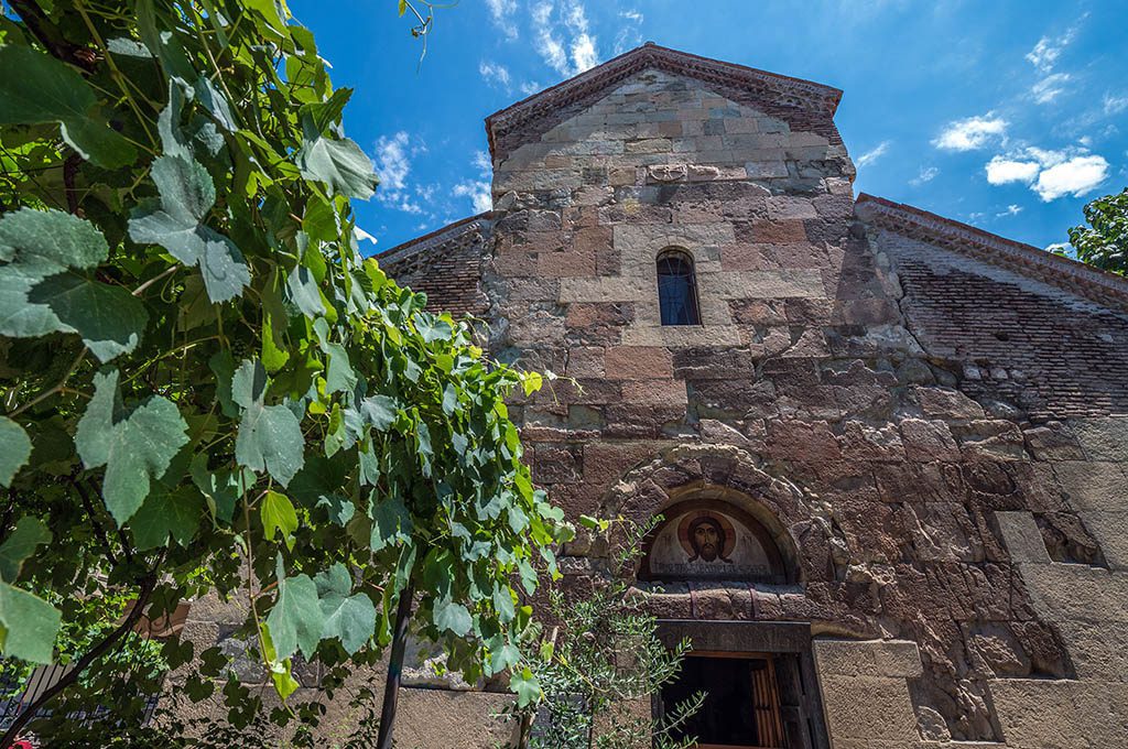 Виноградная лоза и церковь Анчисхати