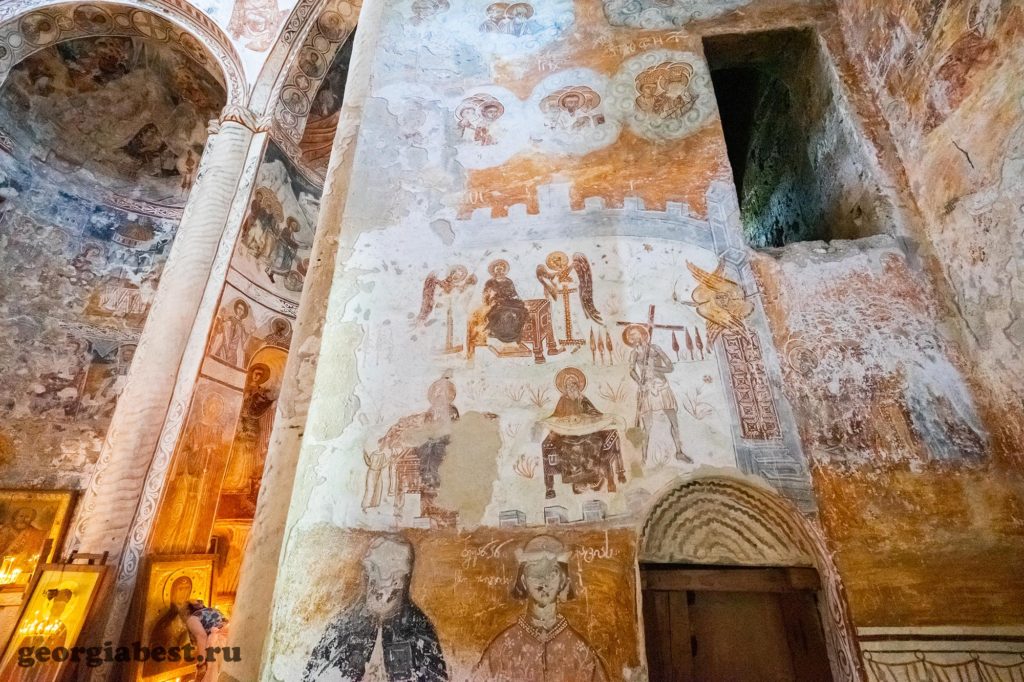Уникальные фрески в Никорцминде