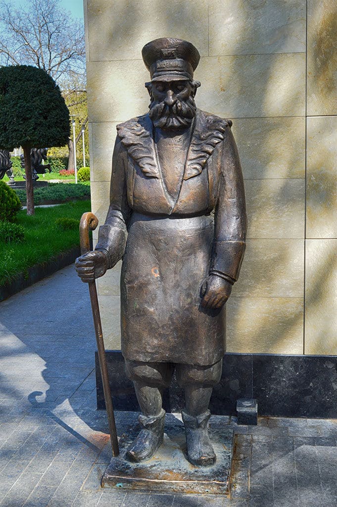 Дворник на Шавтели. Памятники Тбилиси