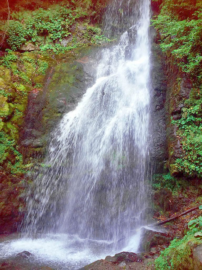 Водопад в парке Мтирала