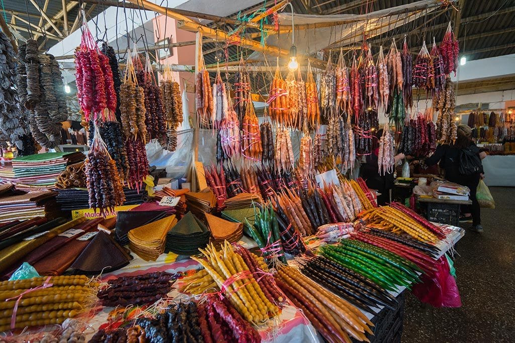 Огромный выбор Чурчхелы на батумском базаре
