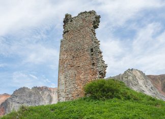Башня. Последняя из невосстановленных в крепости Хихани