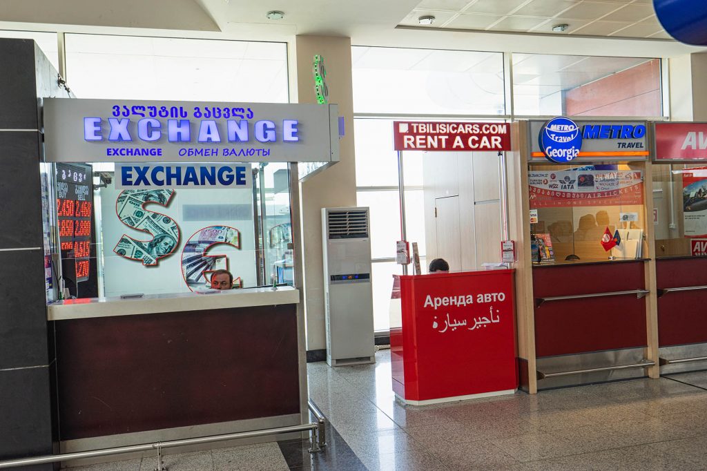 Обмен валюты в аэропорту