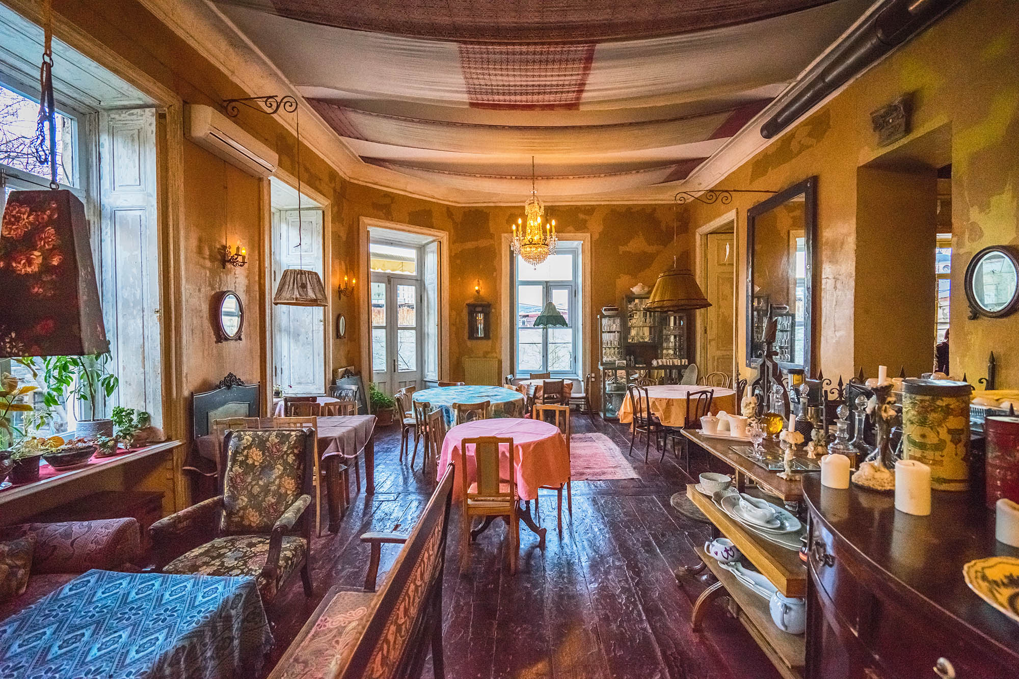Аренда кафе в тбилиси купить квартиру за 2500000 в подмосковье