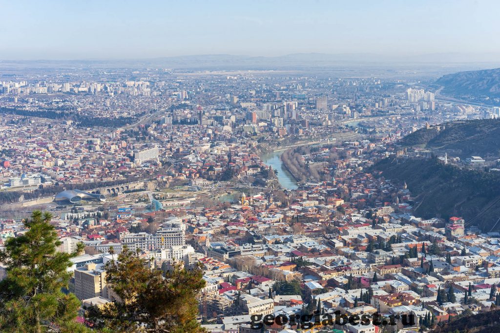 Тбилиси в феврале. Вид с Мтацминды