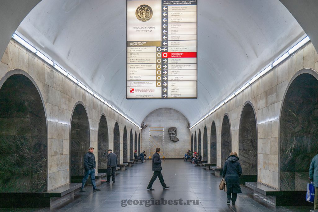 Вестибюль станции метро